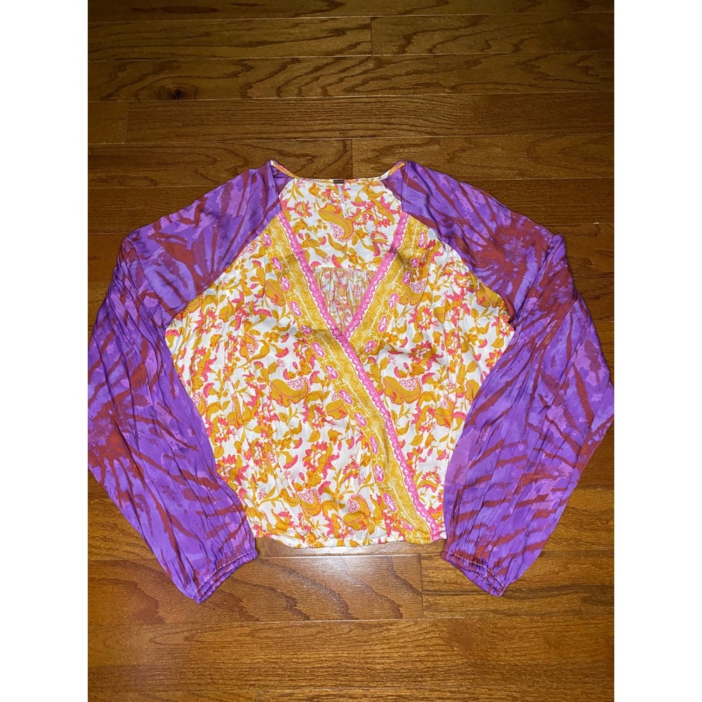Free People Long Sleeved‎ V-Neck Shirt Size Medium